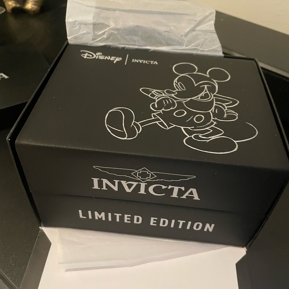 4/$40 Invicta Watch case